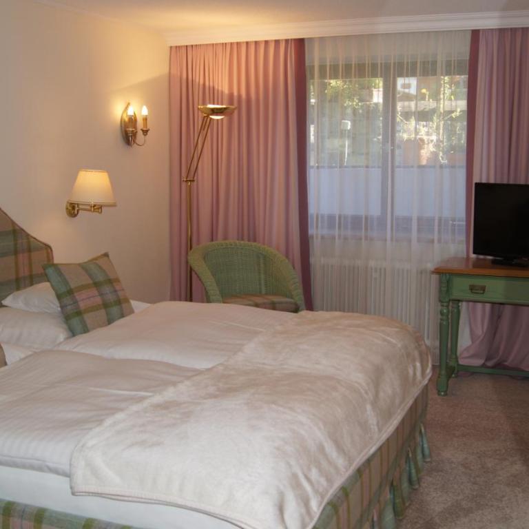 Pension Hartenfels - Doppelzimmer mit Balkon - 11