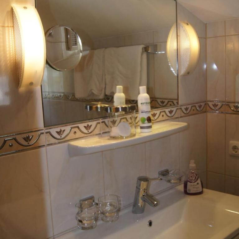 Pension Hartenfels - Doppelzimmer mit Balkon - 18