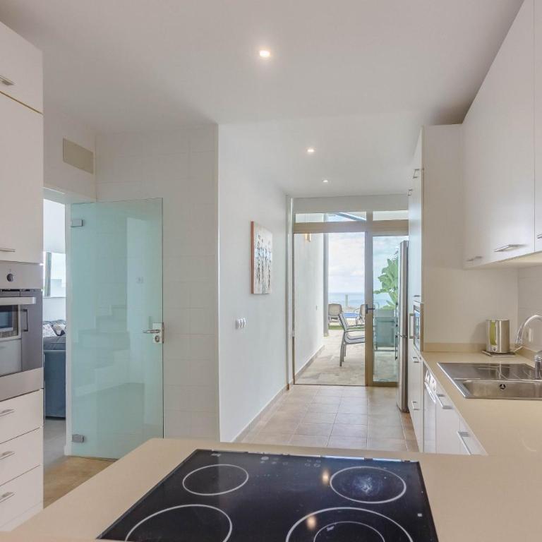 Villa Isabella, Luxury Villa with Heated Pool Ocean View in Adeje, Tenerife - Villa con piscina privada - 54