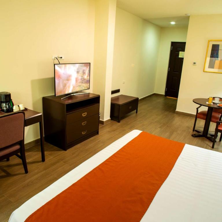 Hotel Plaza Calzada - Superior King Room - 3