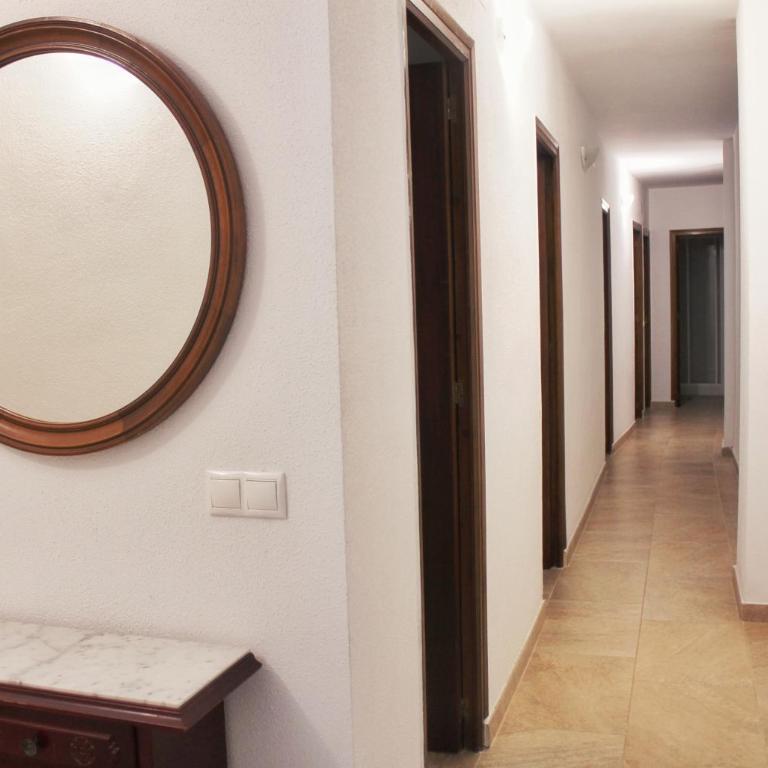 apartment a stone's throw from Santa Barbara - Three-Bedroom Apartment - 26