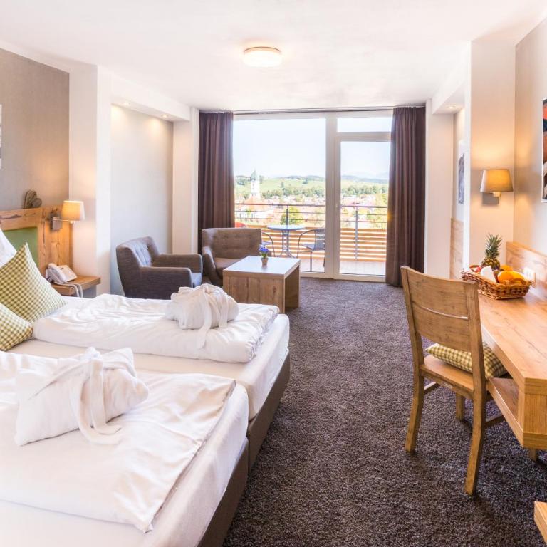 Hotel Nesselwanger Hof - Superior Doppelzimmer mit Balkon/Terrasse und Bergblick - 1