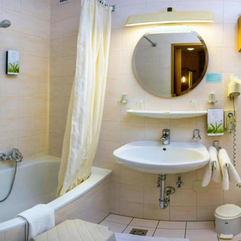 Hotel Vier Jahreszeiten - Superior Doppelzimmer - 5