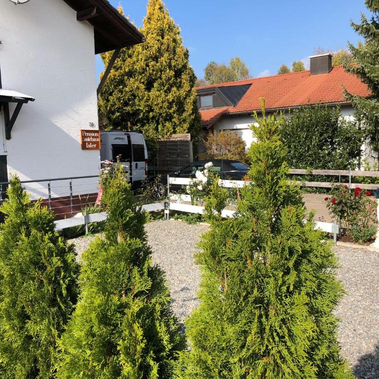 Gästehaus Isler - Dreibettzimmer mit Dusche - 2