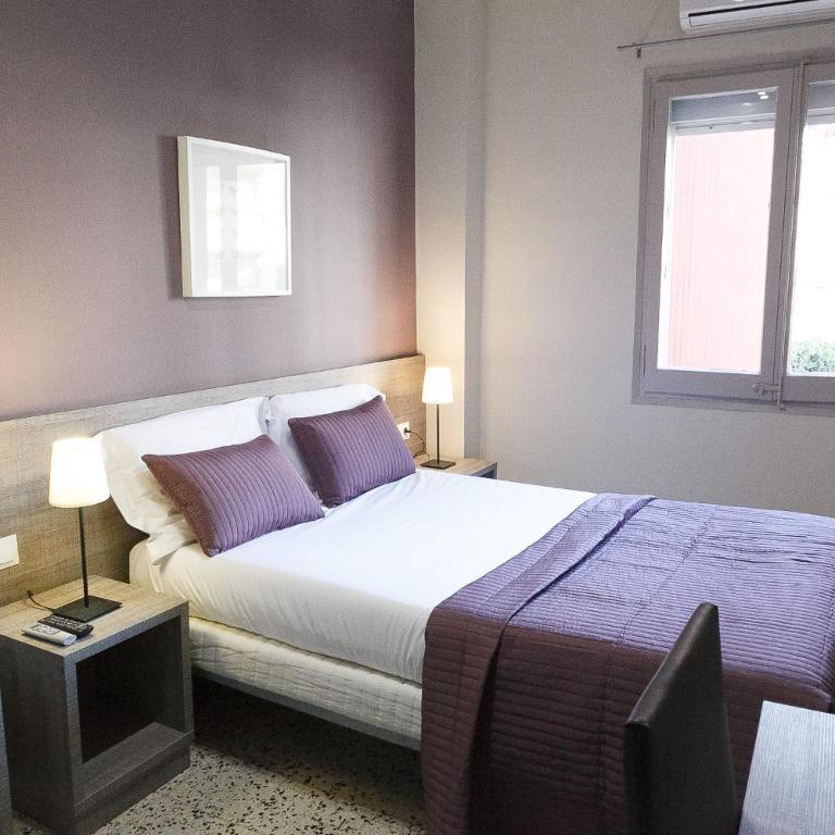 Hostal Fonda Montserrat - Habitación Doble con baño privado - 2 camas - 1