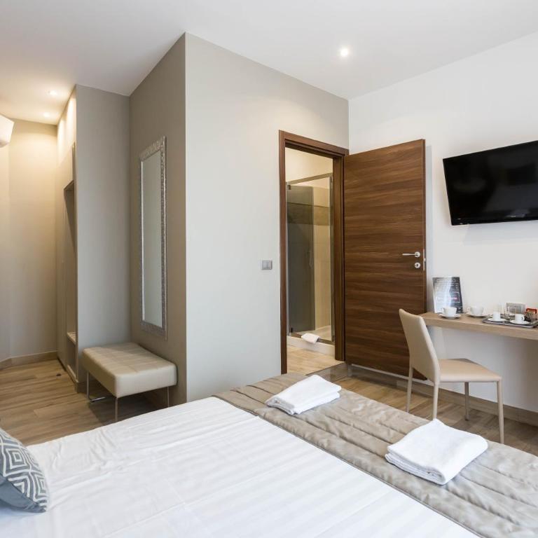 ApartHotel Durini - Double Room with Balcony - 2