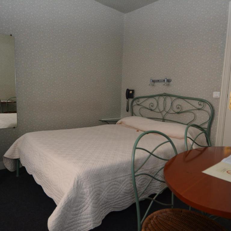Port Royal Hotel - Doppelzimmer mit eigener Dusche und WC - 7