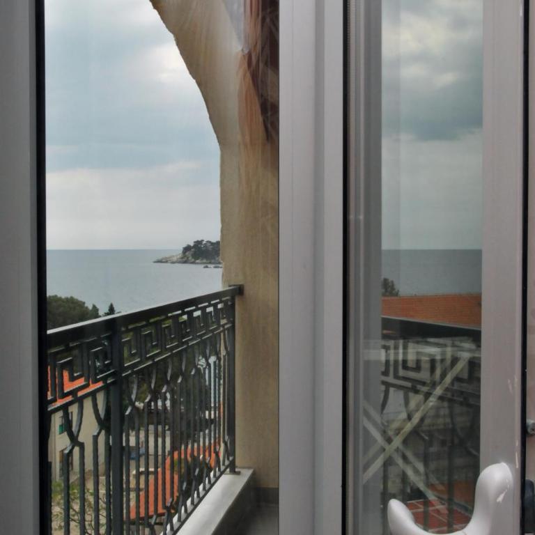 Seaside Apartments Petrovac - Two-Bedroom Apartment with Sea View - 13
