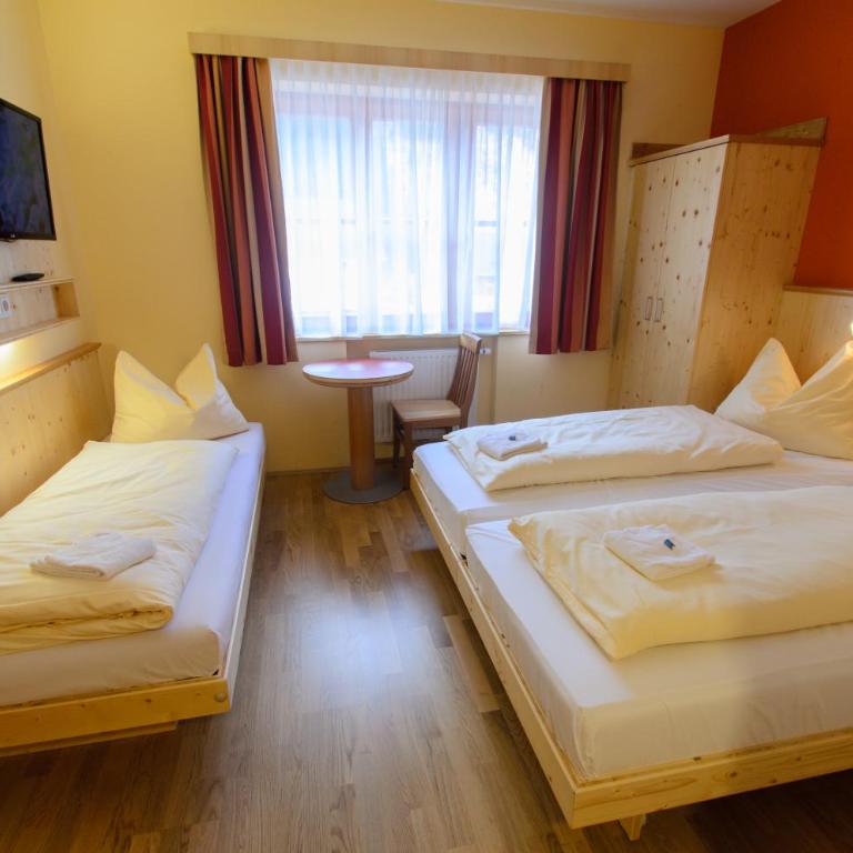 JUFA Hotel Donnersbachwald - Dreibettzimmer - 1
