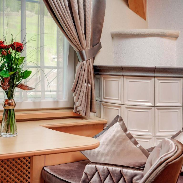 Alpinstyle Hotel Ischgl - Deluxe Doppelzimmer 301 - 6