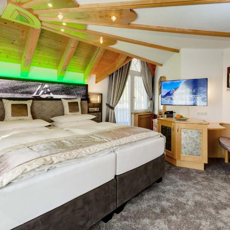 Alpinstyle Hotel Ischgl - Deluxe Doppelzimmer 302 - 3
