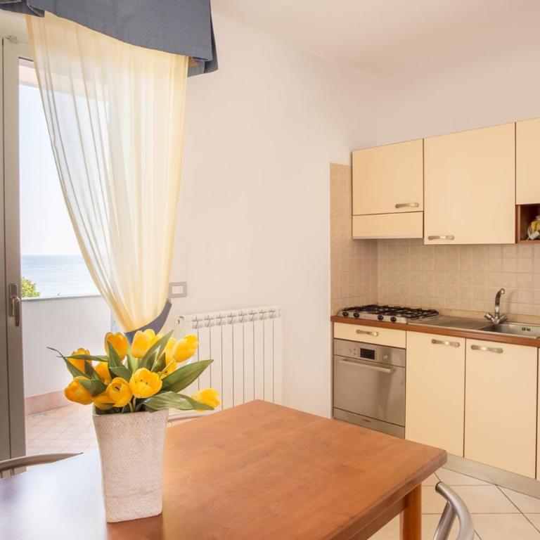 Residence Sant'Anna - Appartamento Comfort con 1 Camera da Letto, Balcone e Vista Mare - 3