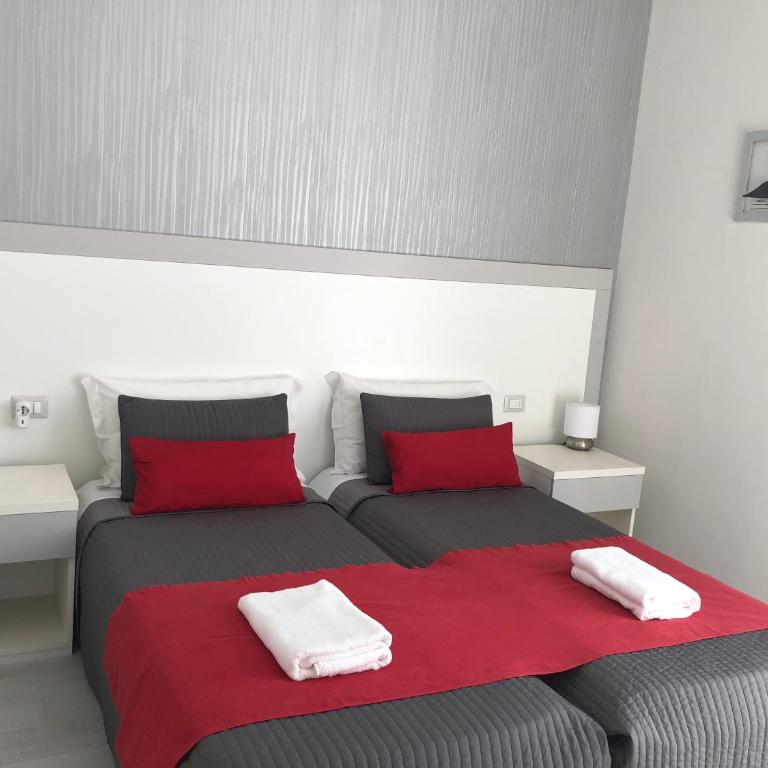 Chiaia Guest House - Camera Doppia con Letti Singoli - 4
