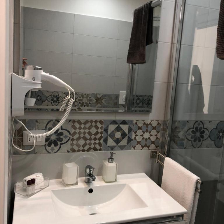 Chiaia Guest House - Camera Doppia con Letti Singoli - 2