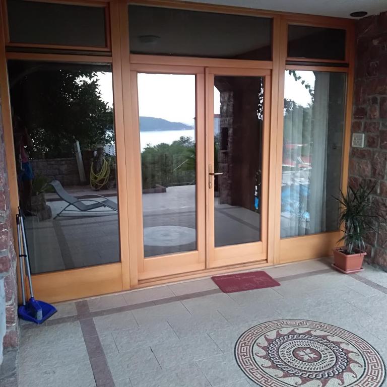 Apartments Villa Čučuk - Apartman sa 2 Spavaće Sobe i Popločanim Dvorištem - 17