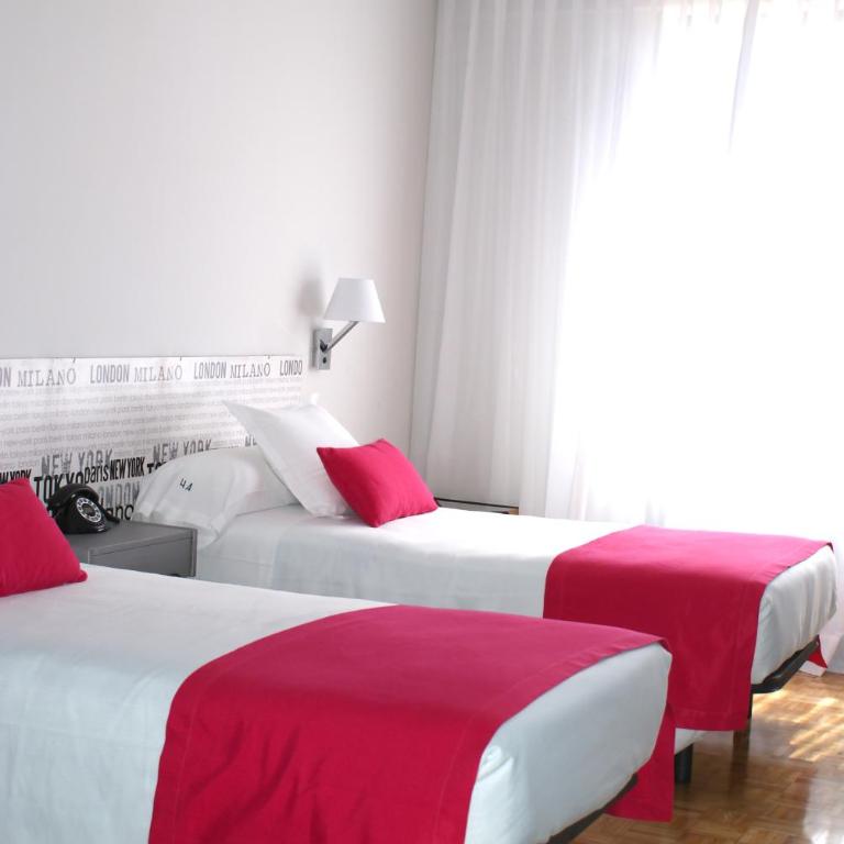 Anaco - Twin Room with View - 6