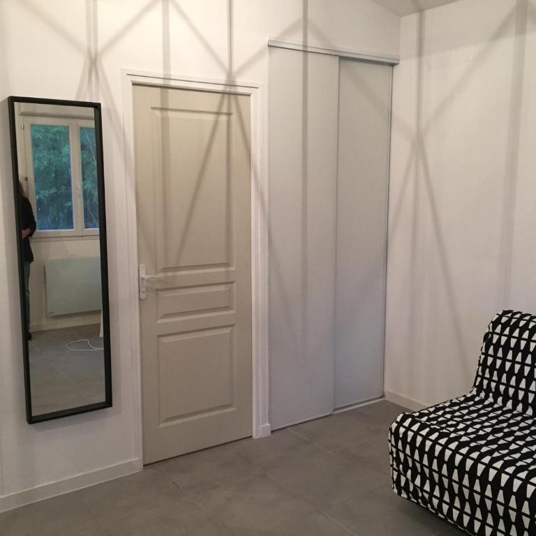 Studio Indépendant - Quartier Résidentiel - Maison de Vacances - 3