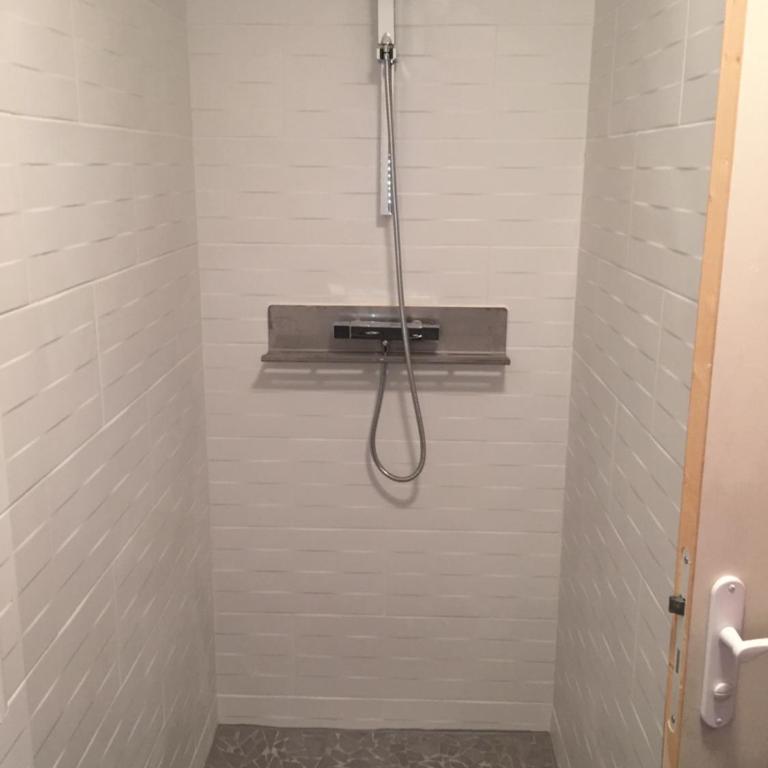 Studio Indépendant - Quartier Résidentiel - Maison de Vacances - 6