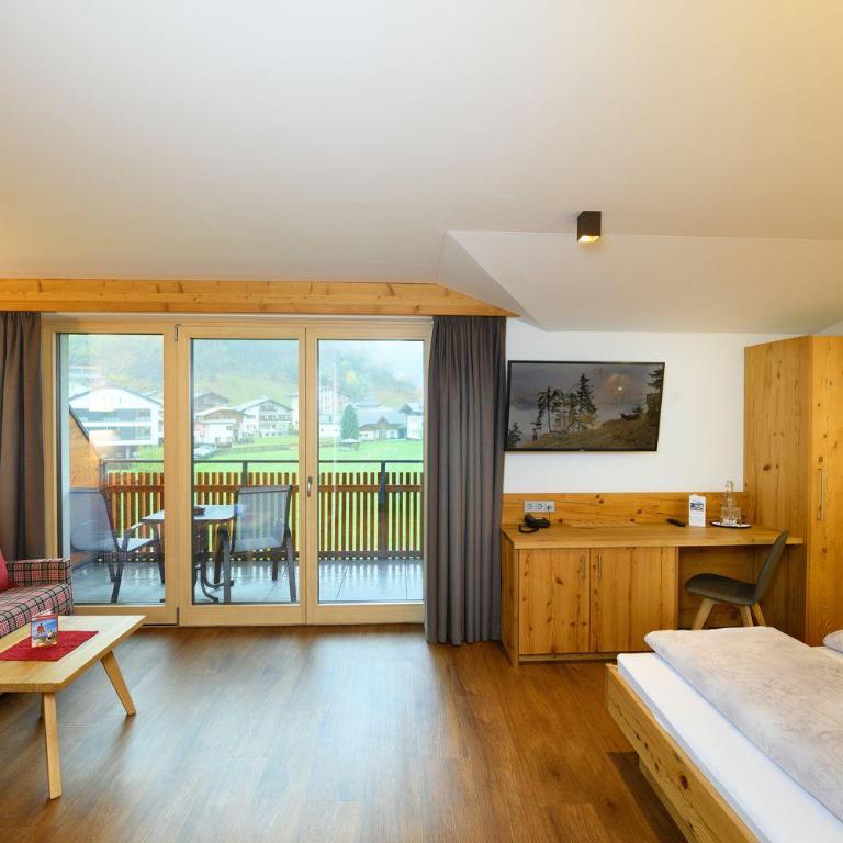Appartement-Pension Kendlbacher - Deluxe Doppelzimmer mit Balkon - 1