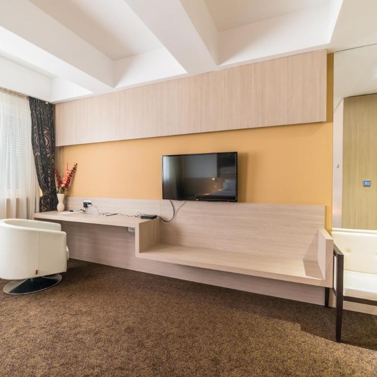 City Hotel Mostar - Presidential Suite - 4