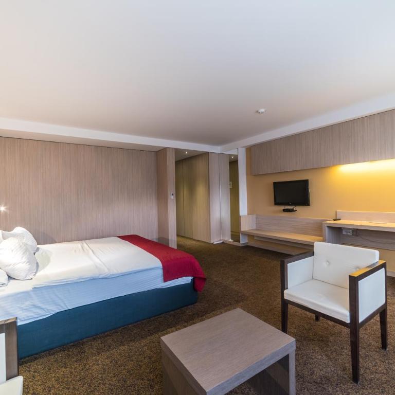 City Hotel Mostar - Deluxe Suite - 10