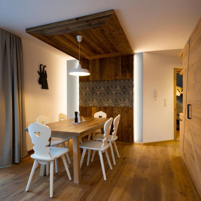 Sepp & Hannis Suiten im Dorf - Apartment mit 2 Schlafzimmern und Balkon - 1