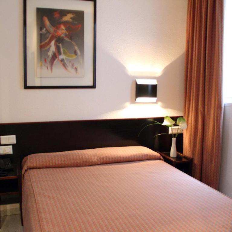 Hotel Monegal - Interior twin room - 2