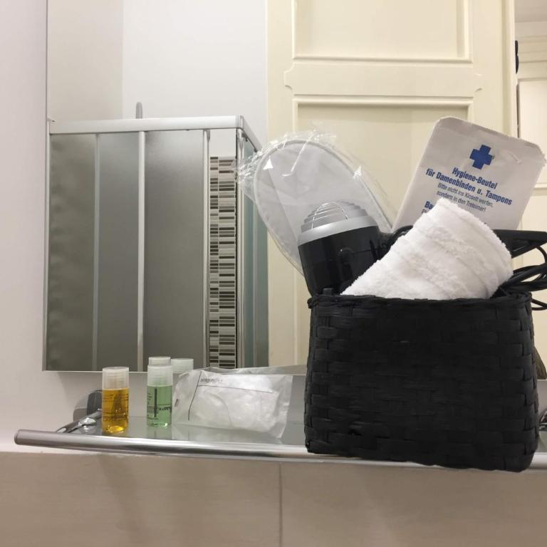 YooRoom - Double Room with Private External Bathroom - 6