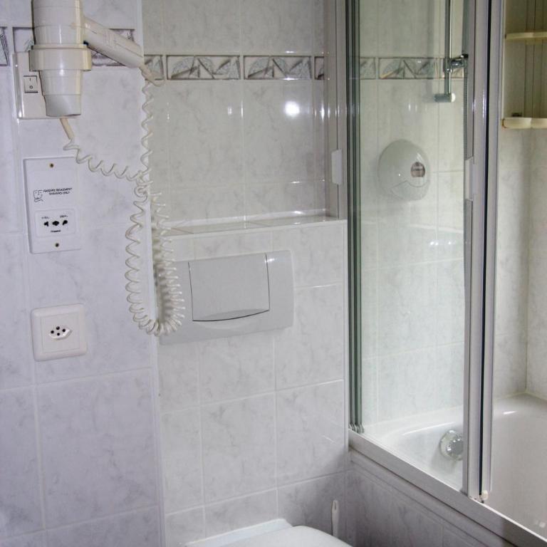 Hotel Bristol - Einzelzimmer ohne Balkon - 8