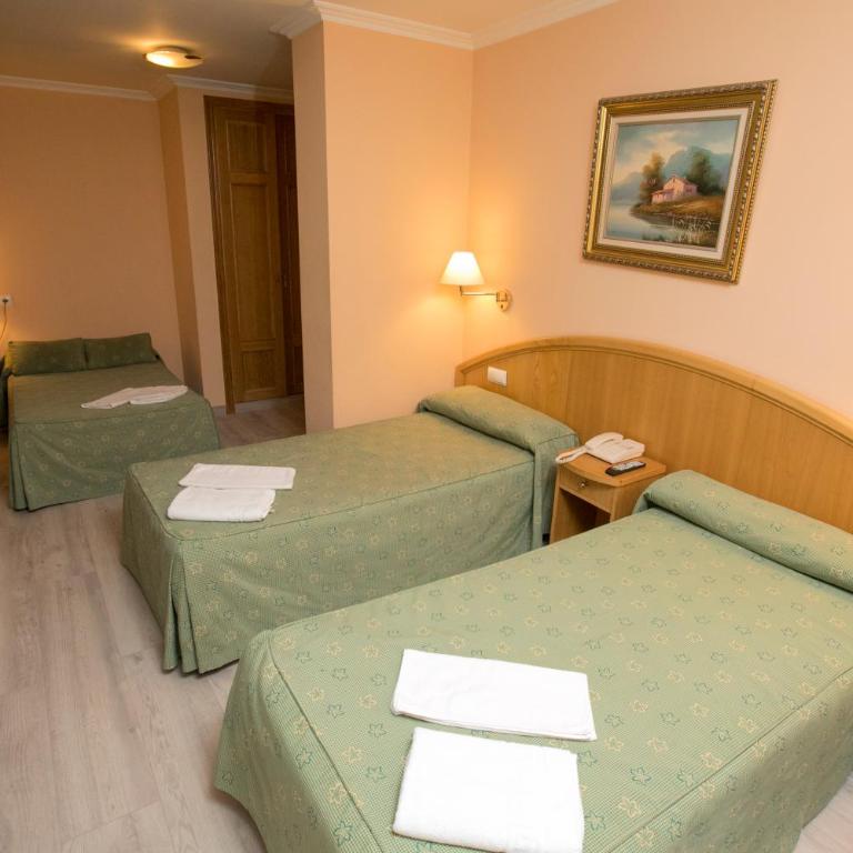 Hotel PAYRO - Triple Room - 4