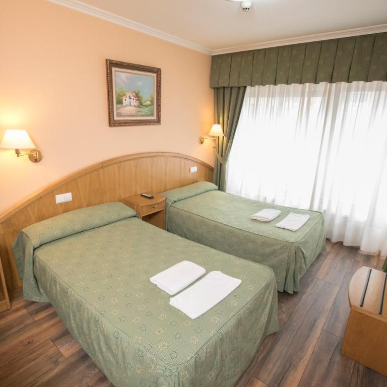 Hotel PAYRO - Twin Room - 8