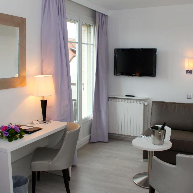 Best Western Plus Hotel Carlton Annecy - Chambre Lit Queen-Size Exécutive avec Balcon - Non-Fumeurs - 4