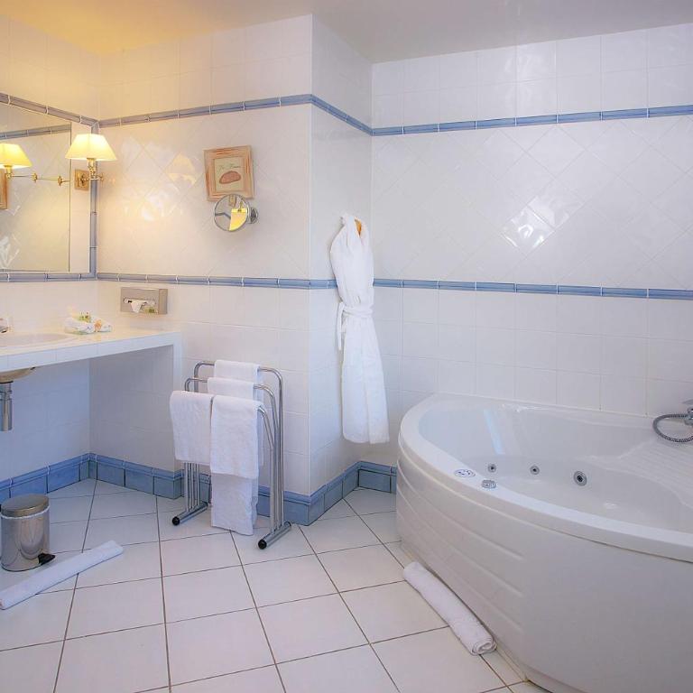 Best Western Plus Hostellerie Du Vallon - Suite Junior Lit Queen-Size - 1