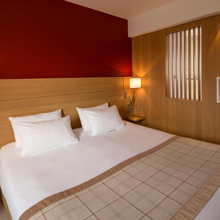 Best Western Plus Le Lavarin Avignon - Chambre Lit King-Size Supérieure avec Balcon - 1