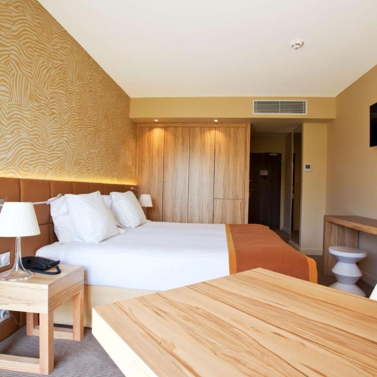 Golden Tulip Avignon Le Paradou - Chambre Lit King-Size Exécutive avec Patio Privé - 8