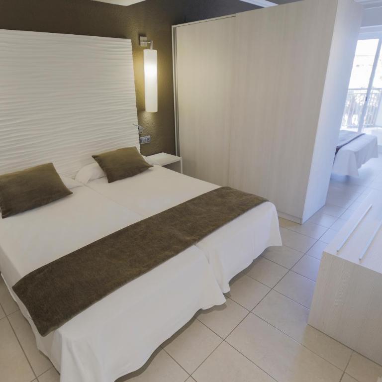 Hotel Augustus - Habitación Quíntuple (2 adultos + 3 niños) - 4