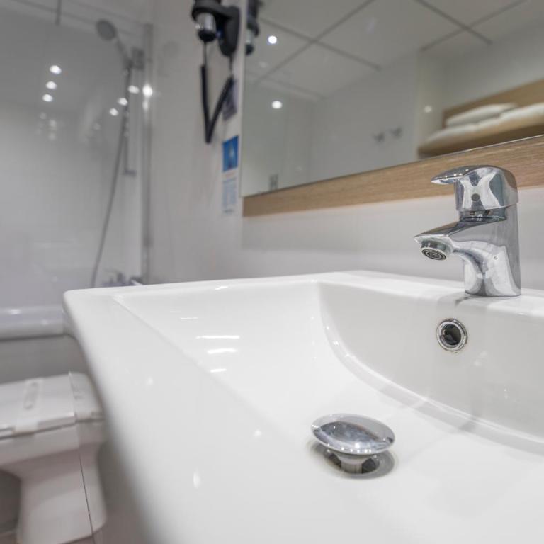 Hotel Augustus - Habitación Quíntuple (2 adultos + 3 niños) - 2