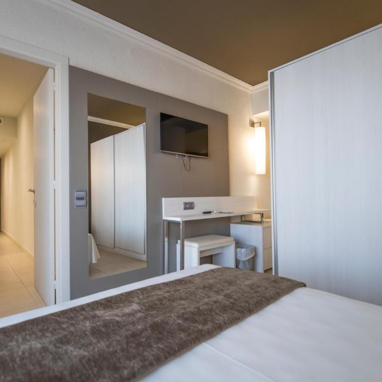 Hotel Augustus - Habitación Quíntuple (2 adultos + 3 niños) - 8