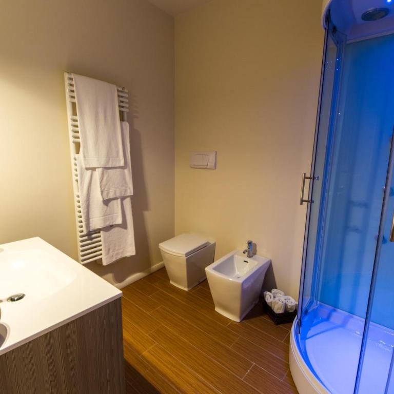 Vip Bergamo Rooms - Camera Matrimoniale con Bagno in Comune - 4