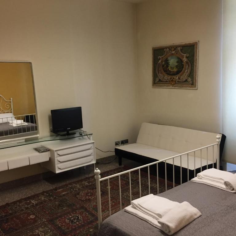 Bergamo Center Rooms - Camera Quadrupla con Bagno in Comune - 8