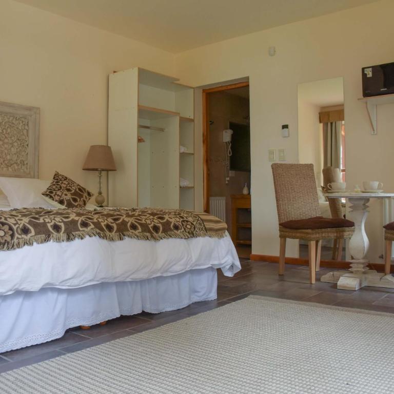 ALEHUE Casa de Montaña - Habitación con cama extragrande y vistas al lago - 3