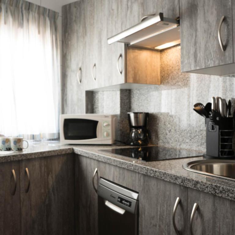 Close to Everything | A/C+ WiFi | 1min Beach | - Apartamento de 2 dormitorios - 13