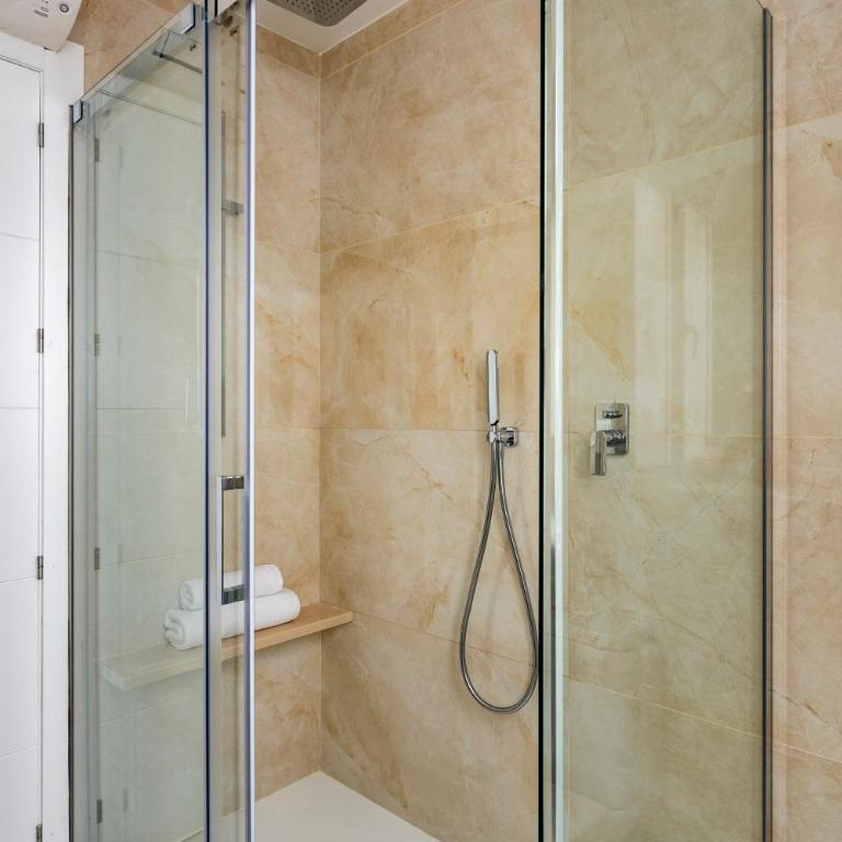 Genteel Home Recogidas - Three-Bedroom Apartment - 14