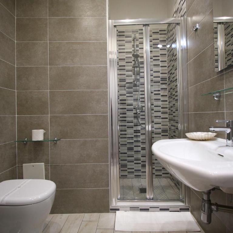 Recia Room - Camera Matrimoniale con Bagno Privato - 2