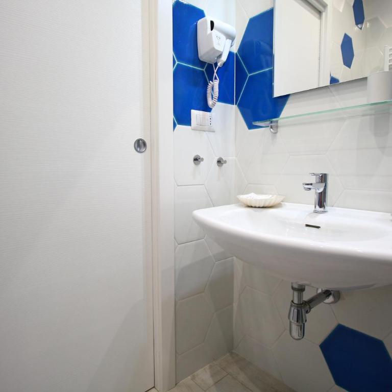 Recia Room - Camera Matrimoniale con Bagno Privato - 1