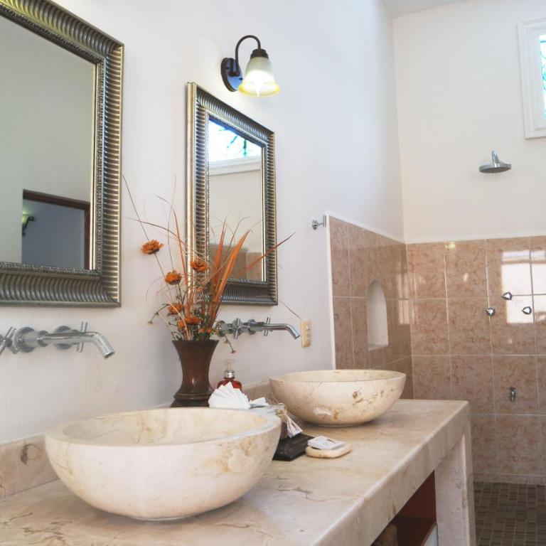 Merida Santiago Hotel Boutique - Superior Suite with Spa Bath and Pool View - 7