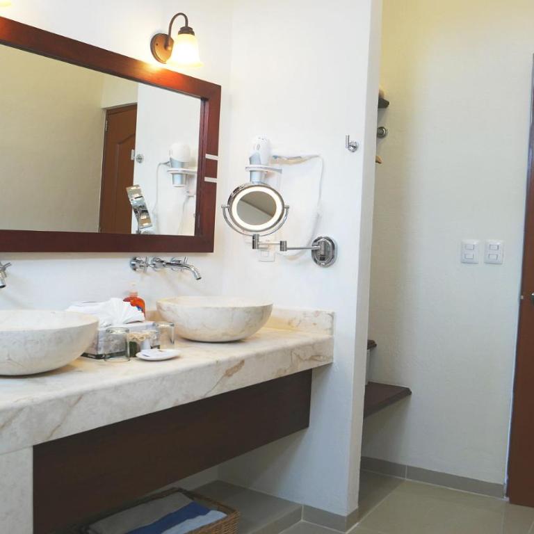 Merida Santiago Hotel Boutique - King Suite with Private Terrace and Pool View. - 8