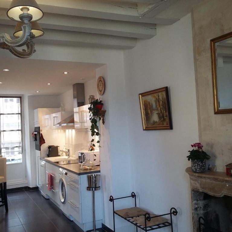 Petite Maison Romantique au calme, Cœur Historique, vue Ville et Jardin - Appartement en Duplex - 18