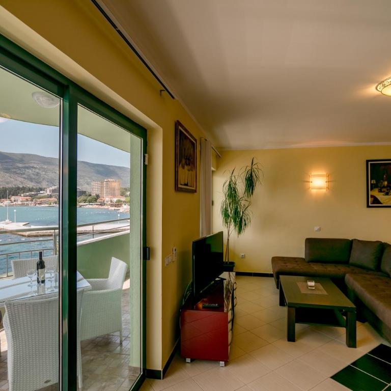 Apartmani Amor - Two-Bedroom Apartment - 8