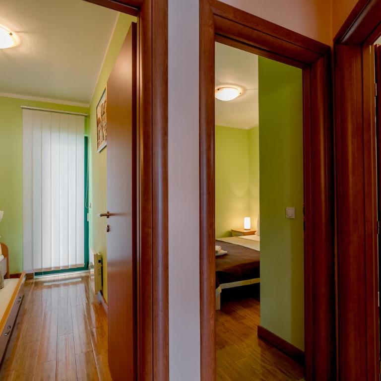 Apartmani Amor - Two-Bedroom Apartment - 11